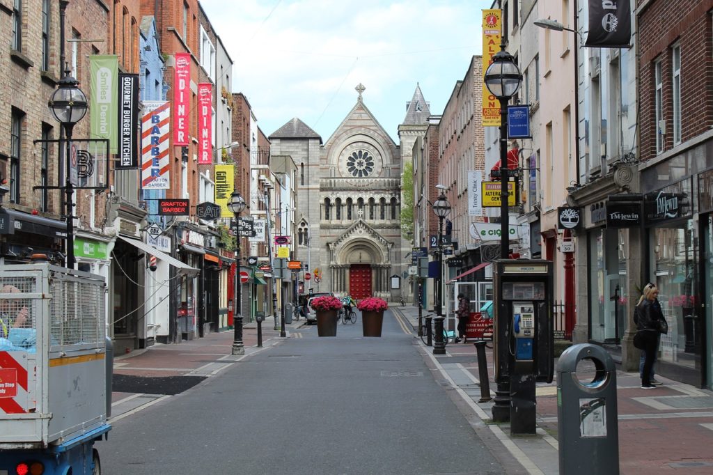 9 melhores lugares para viajar sozinha na Europa: Dublin na lista