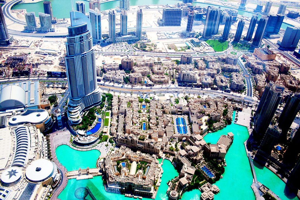 Uma vista panorâmica já traz uma dimensão da grandiosa cidade dos Emirados Árabes