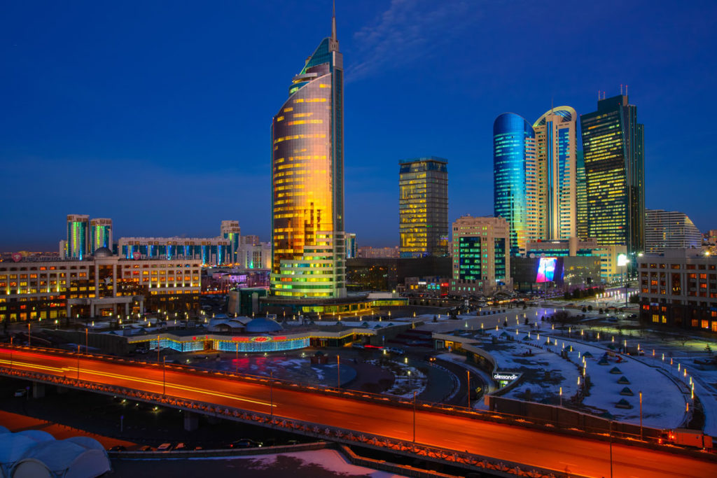As cores de Astana mostram que ela é uma cidade moderna e repleta de atrativos turísticos no Cazaquistão