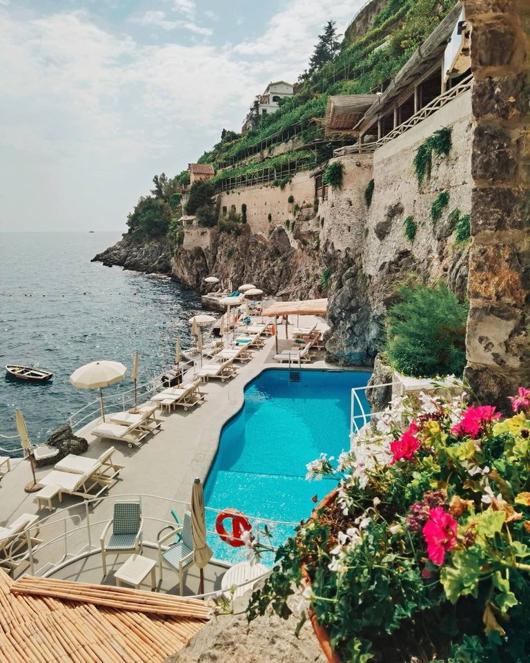 Os penhascos italianos servem de cenários para os resorts mais famosos