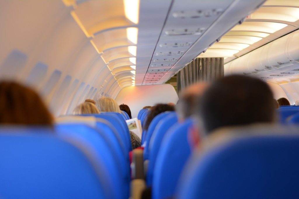 É seguro viajar de avião na pandemia?