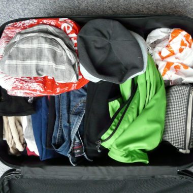 Como arrumar a mala de viagem para um local com clima tropical?