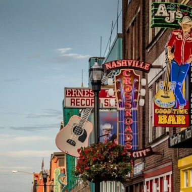 Visitar monumentos e atrativos voltados à música também na lista sobre o que fazer em Nashville nos Estados Unidos