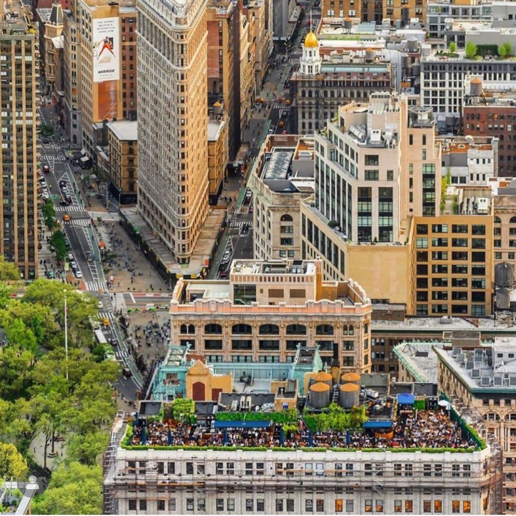 A lista dos rooftops mais incríveis de Nova York termina com o 230 Fifth