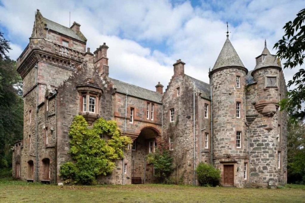 Castelo Scottish Higlander também na lista dos 9 castelos espetaculares para se hospedar
