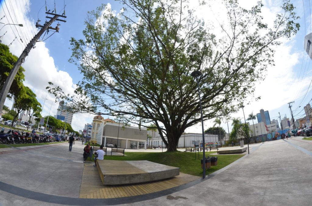Praça Arno Bauer na lista das 5 praças para conhecer em Itajaí