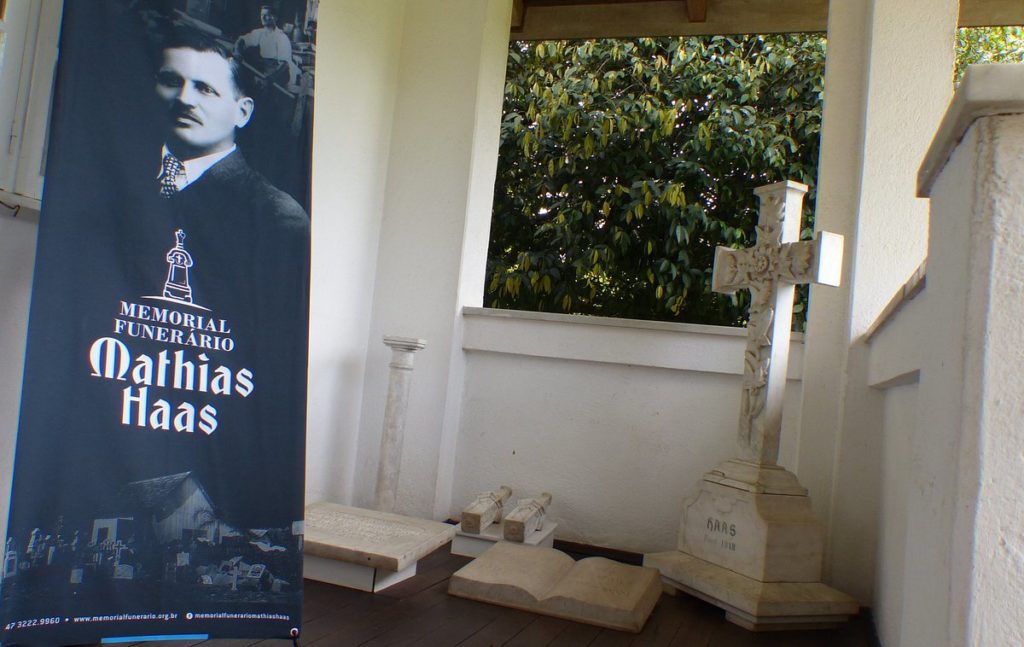 Blumenau tem o primeiro museu funerário do Brasil: o que contém