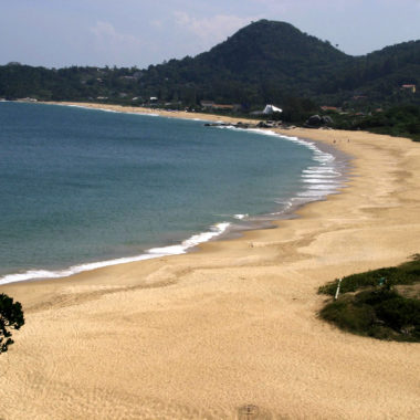 Quais são as praias agrestes de Balneário Camboriú