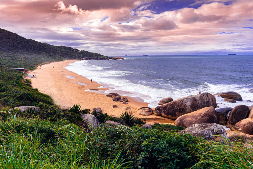 Quais são as praias agrestes de Balneário Camboriú? Praia de Taquarinhas