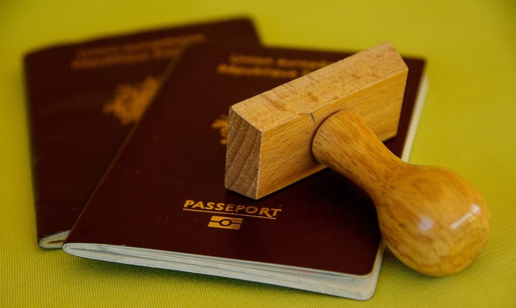 Qual a diferença entre as cores do passaporte? Passaporte vermelho