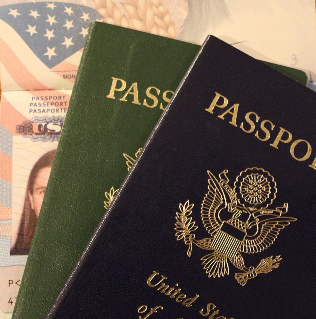Qual a diferença entre as cores do passaporte?