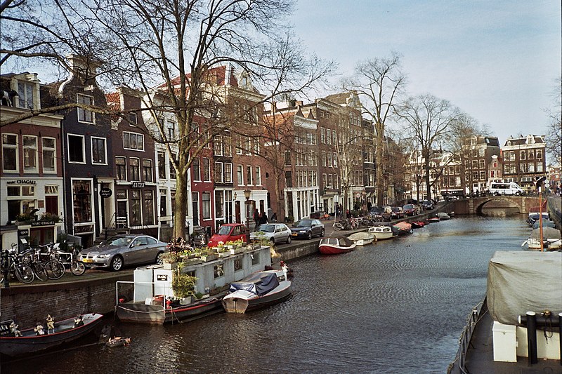 Spiegelgracht é Amsterdã entre as ruas famosas para conhecer em uma viagem