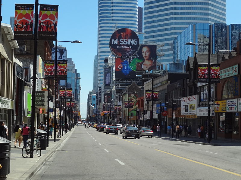 Yonge Street, a maior rua de Toronto no Canadá